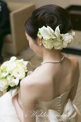 花嫁の髪飾りは生花が人気 和装 ドレスに合うスタイル10選